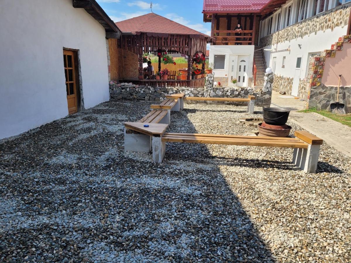 ホテル Casa Luca Sîmbăta de Sus エクステリア 写真